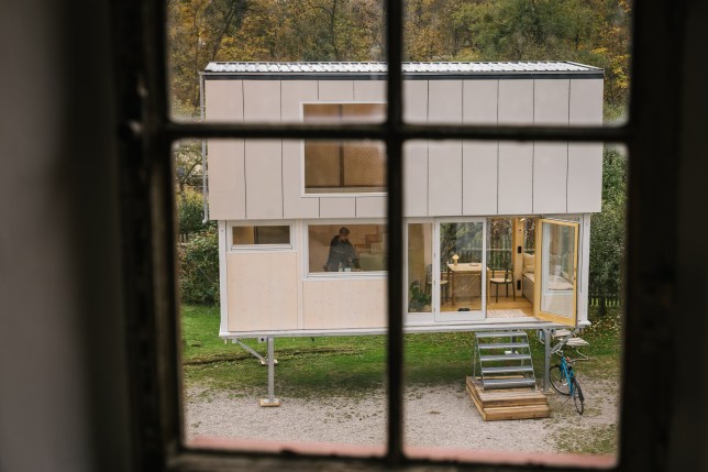 Das Vagabundo Tiny House steht jetzt in M??nchen beim Englischen Garten.