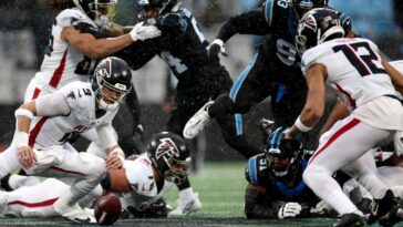 Despite another bad loss, the Falcons hang around in playoff hunt