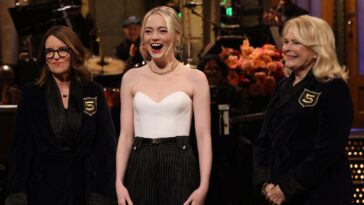 Emma Stone Makes SNL History and Joins Five-Timers Club With Help From Tina Fey and Candice Bergen