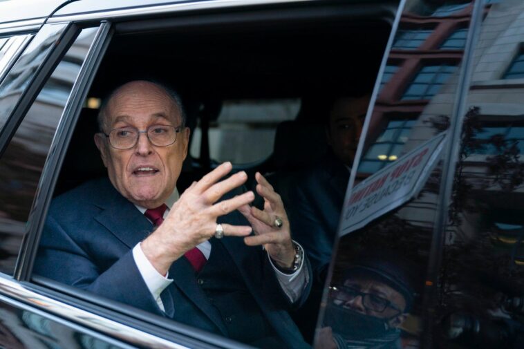 Giuliani, condenado por difamación, se convierte en el hazmerreír de ‘SNL’