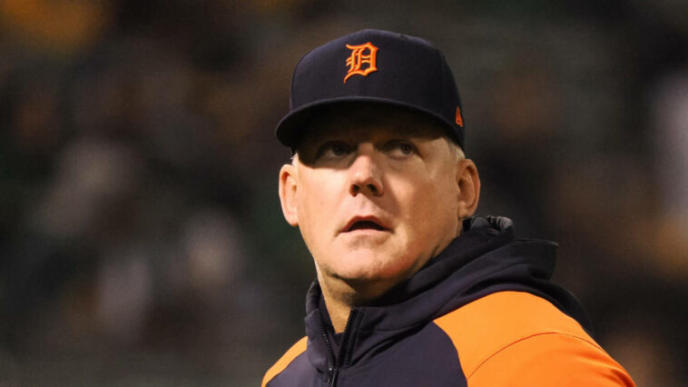 Tigers sign manager A.J. Hinch to long-term extension