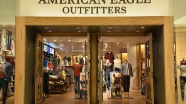 American Eagle Outfitters Lifts Holiday Quarter Revenue View on Strong Demand