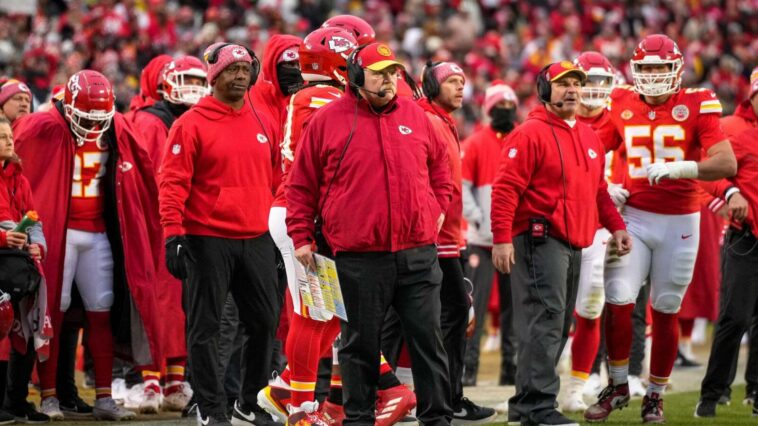 Watch: Chiefs teammates separated during heated sideline dispute