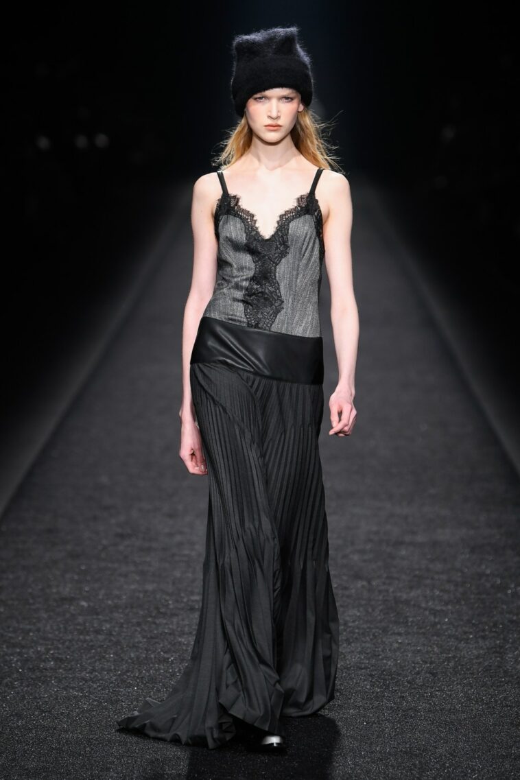 Alberta Ferretti Fall 2024 Ready-to-Wear: Chiffon Gowns but Also Tailored Suits