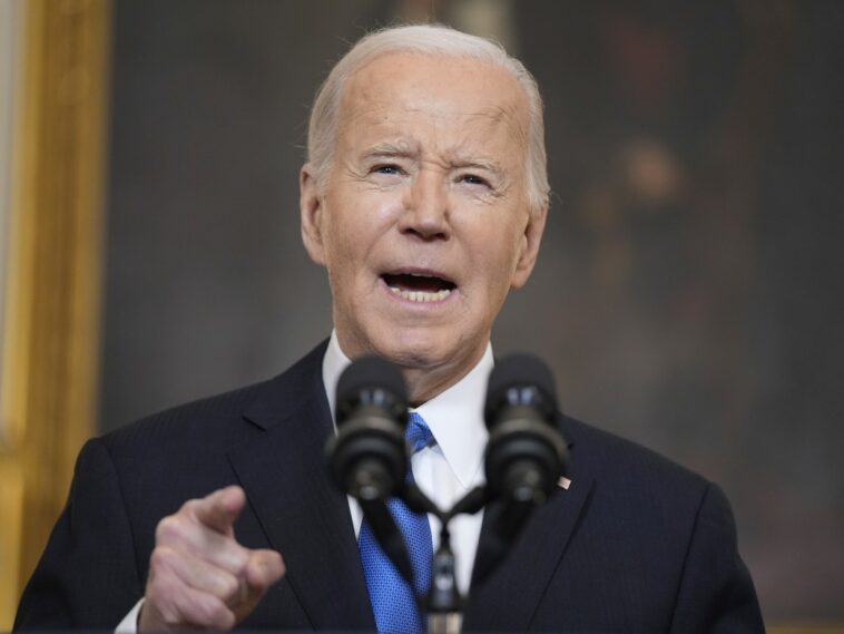 Biden says he told Zelenskyy he’s ‘confident’ US will renew aid to Ukraine