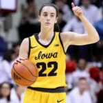 Image for article titled Caitlin Clark declares for the WNBA draft