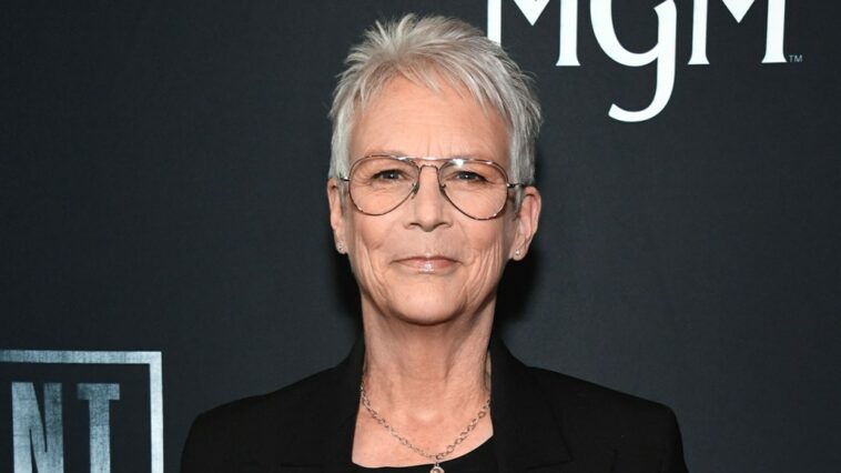 Jamie Lee Curtis Celebrates 25 Years of Sobriety: “One Day at a Time”