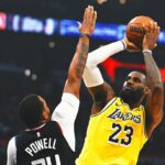 LeBron James outscores Clippers in fourth quarter as Lakers overcome 21-point deficit