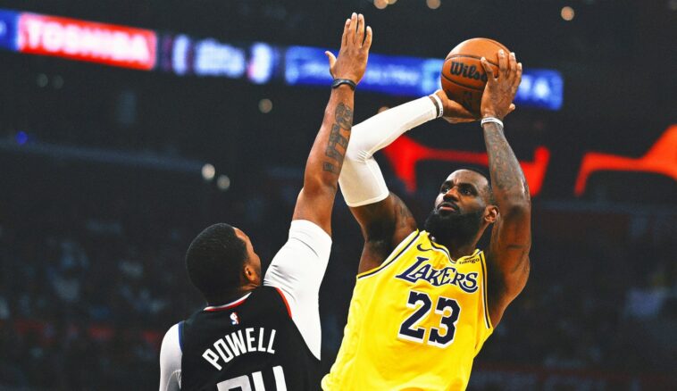 LeBron James outscores Clippers in fourth quarter as Lakers overcome 21-point deficit