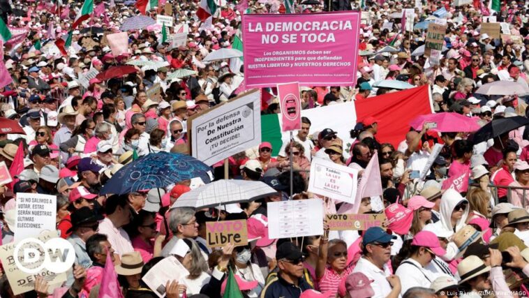 Mexico: Thousands march against electoral reform proposal