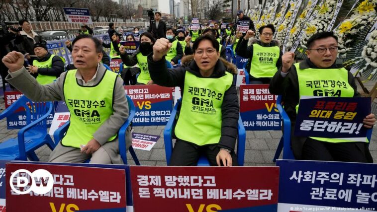 South Korea: Striking trainee doctors face prosecution