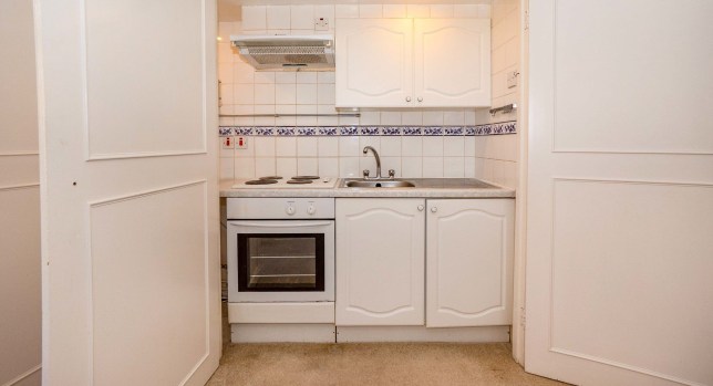 Studio flat with a ?kitchen in the cupboard? could be yours for ?800 per month Winkfield Court, Boltro Road, RH16 ?800 pcm https://www.leaders.co.uk/property/P189467