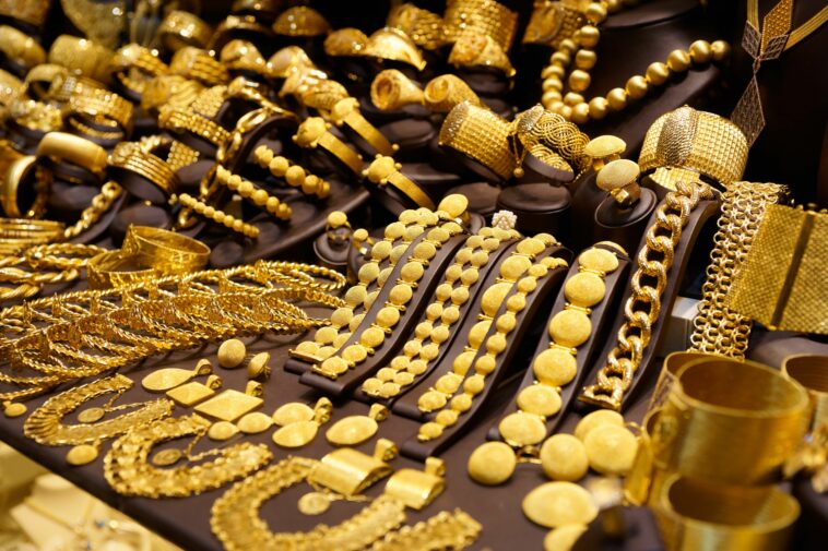 Tycoon Birla to Tap India’s Love for Gold With Jewellery Venture