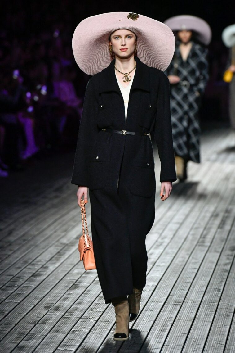 Chanel Fall 2024 Ready-to-Wear: A Man and a Woman