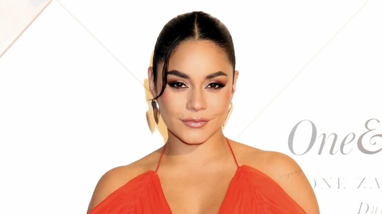 Congrats! Vanessa Hudgens Reveals She's Pregnant On The Oscars Red Carpet (PHOTOS)