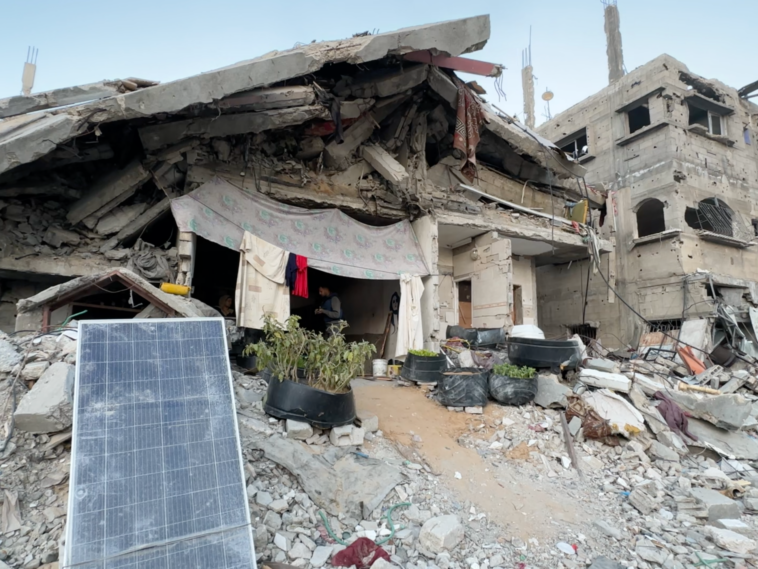 Palestinian family breaks fast in destroyed Gaza home