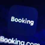 A screen showing Booking.com logo.