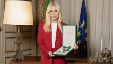 Donatella Versace was awarded with the Grand Officer of the Order of Merit of the Italian Republic title for her contribution to Italian fashion, culture and humanitarian work.