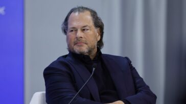 Salesforce shares plunge 16% on first revenue miss since 2006