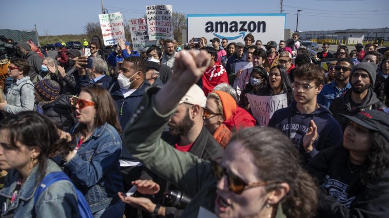 Amazon Labor Union votes to join forces with Teamsters