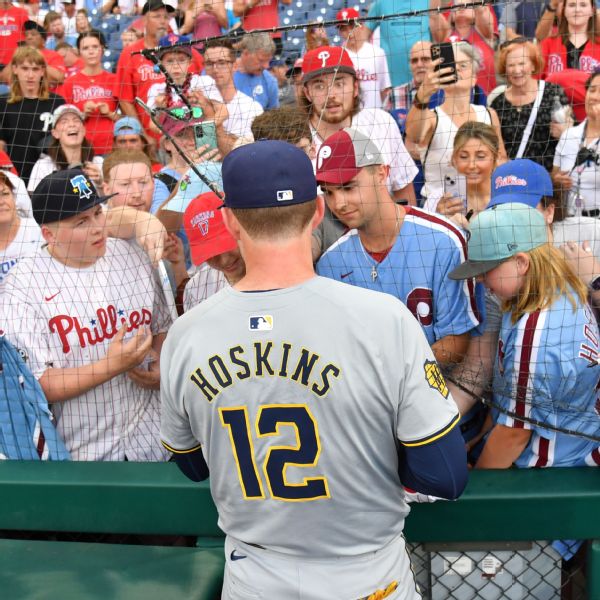 Hoskins homers in an 'awesome' return to Philly