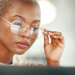 woman with laptop reading news online