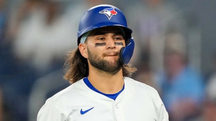 Blue Jays' two-time All-Star leaves game early due to injury