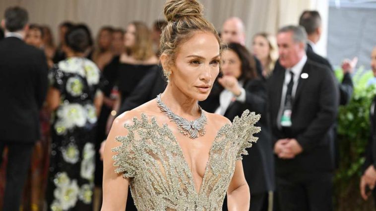 Jennifer Lopez in Schiaparelli and Tiffany & Co.