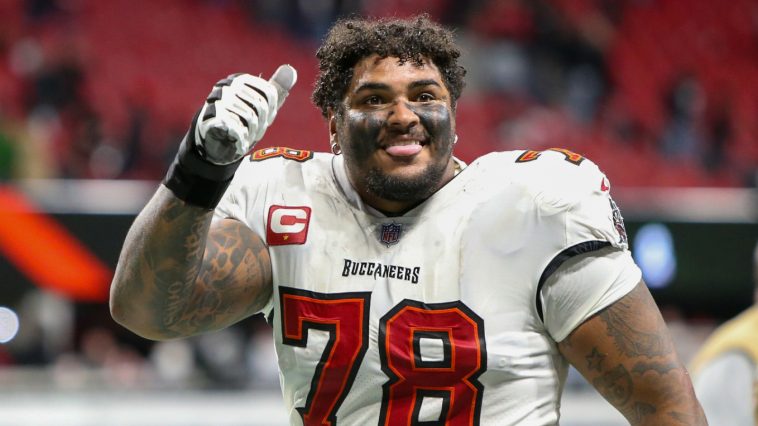 Buccaneers agree to extension with All-Pro LT