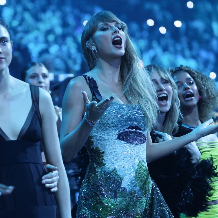 2024 MTV VMAs: Taylor Swift Makes History With Artist of the Year Win - E! Online