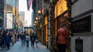 Online Holiday Spending Projected to Rise 8.4%, Most Since 2021