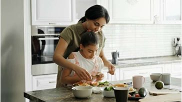 'So much mental load': Mothers speak about school lunches