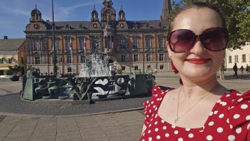 Adelina Popa sightseeing in Malmo