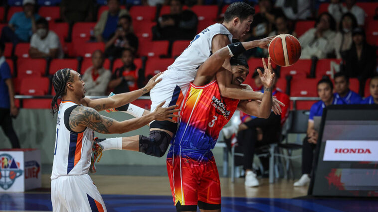 Cliff Hodge of Meralco (top) lands hard on Phoenix’s Jason Perkins. — PBA IMAGES