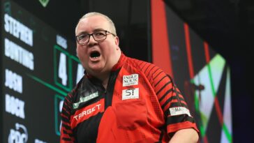 Grand Slam of Darts 2024: Stephen Bunting salutes crowd after advancing to last 16 on night of shocks