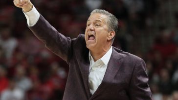 No. 16 Arkansas beats Lipscomb in John Calipari's debut