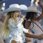 Social Media Explodes With Love For Beyoncé's Epic NFL Halftime Show