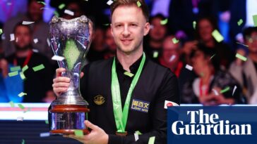 Judd Trump sinks battling Barry Hawkins to pick up UK Championship