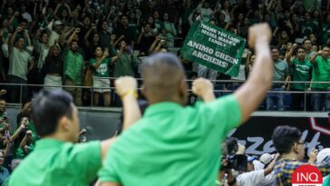 La Salle coach Topex Robinson sing the Green Archers' hymn in front of the fans after the UAAP Season 87 men's basketball finals. UP won the championship in Game 3.