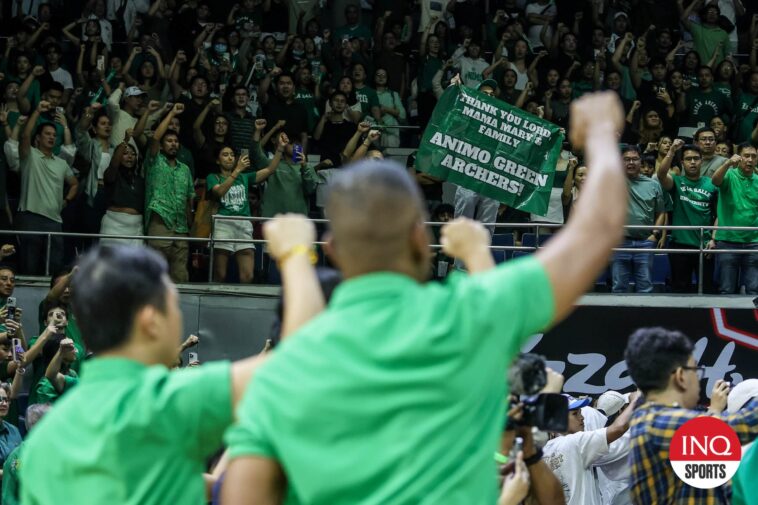 La Salle coach Topex Robinson sing the Green Archers' hymn in front of the fans after the UAAP Season 87 men's basketball finals. UP won the championship in Game 3.