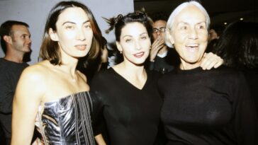 Polly Mellen on the far right at a 1995 Donna Karan fashion show.