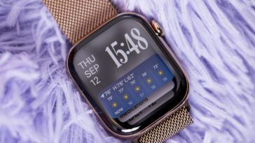 Close up of smart stack on an Apple Watch Series 10