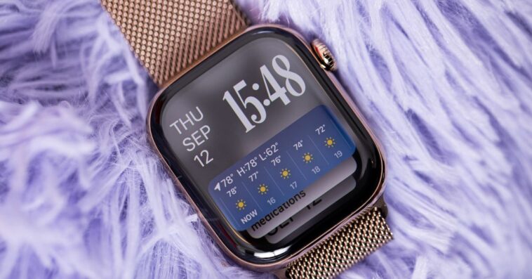 Close up of smart stack on an Apple Watch Series 10