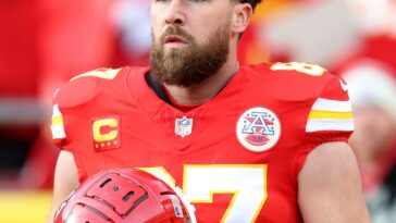 Super Bowl 2025: Travis Kelce Reacts to Kansas City Chiefs’ Loss Against Philadelphia Eagles - E! Online